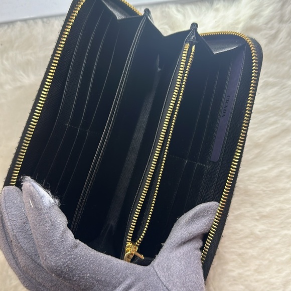 AUTHENTIC PRADA ZIP LONG WALLET - Picture 11 of 17